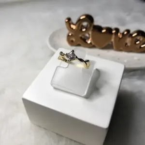 Anel Solitário Trabalhado Banhado a Ouro 18k