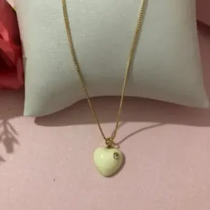 Colar Coração Esmaltado Bege 45cm + 5cm Banhado a Ouro 18k