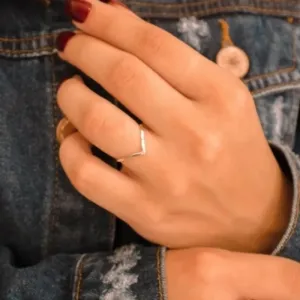 Anel Prata 925 Trabalhado em V