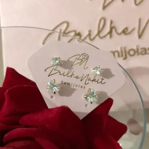 Brinco Duplo Ponto de Luz Coração Banhado a Ouro 18k