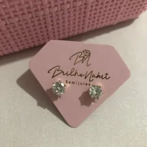 Brinco Ponto de Luz Redondo 6mm Banhado a Ouro 18k