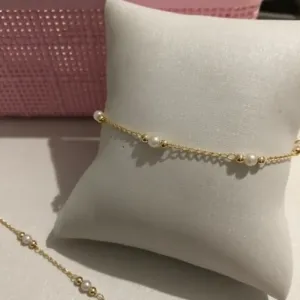 Pulseira Infantil Pérolas e Bolinhas  Banhado a Ouro 18k
