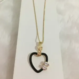 Colar 45+5cm Coração Esmaltado Preto com 2 Pedras Zircônia Banhado a Ouro 18k