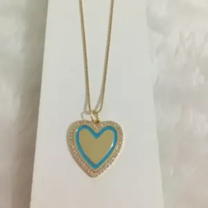 Colar Coração Esmaltado Azul Celeste e Microzircônias 45cm Banhado a Ouro 18k