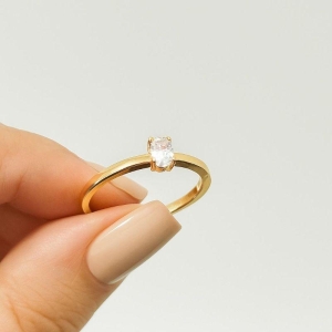 Anel com Pedra Oval Zircônia Banhada a Ouro 18k