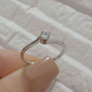 Anel Solitário Banhado a Ródio Branco