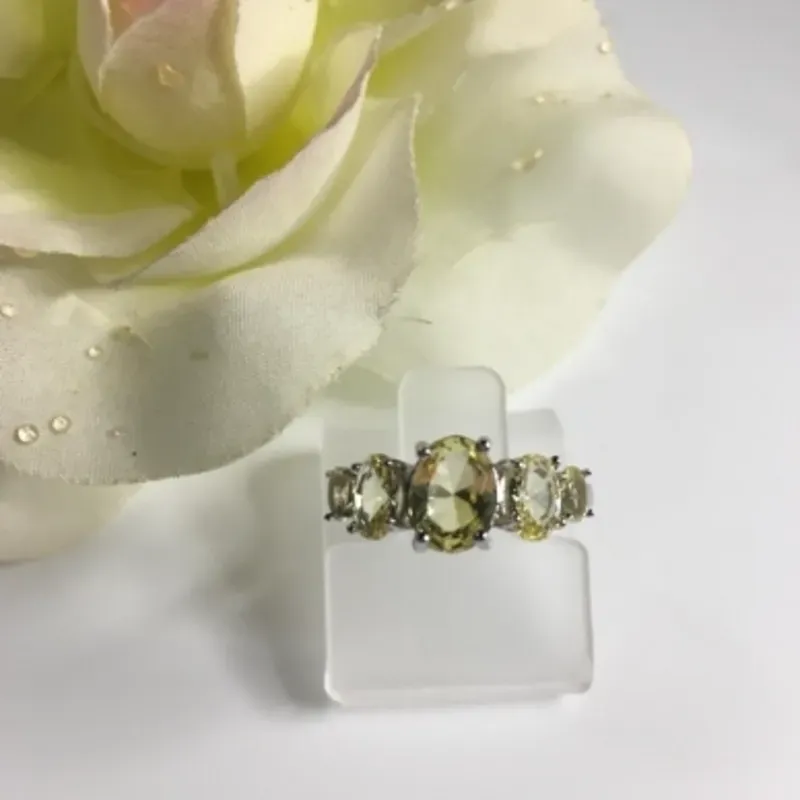 Anel com Cinco Pedras Yellow Oval Banhado a Ródio Branco