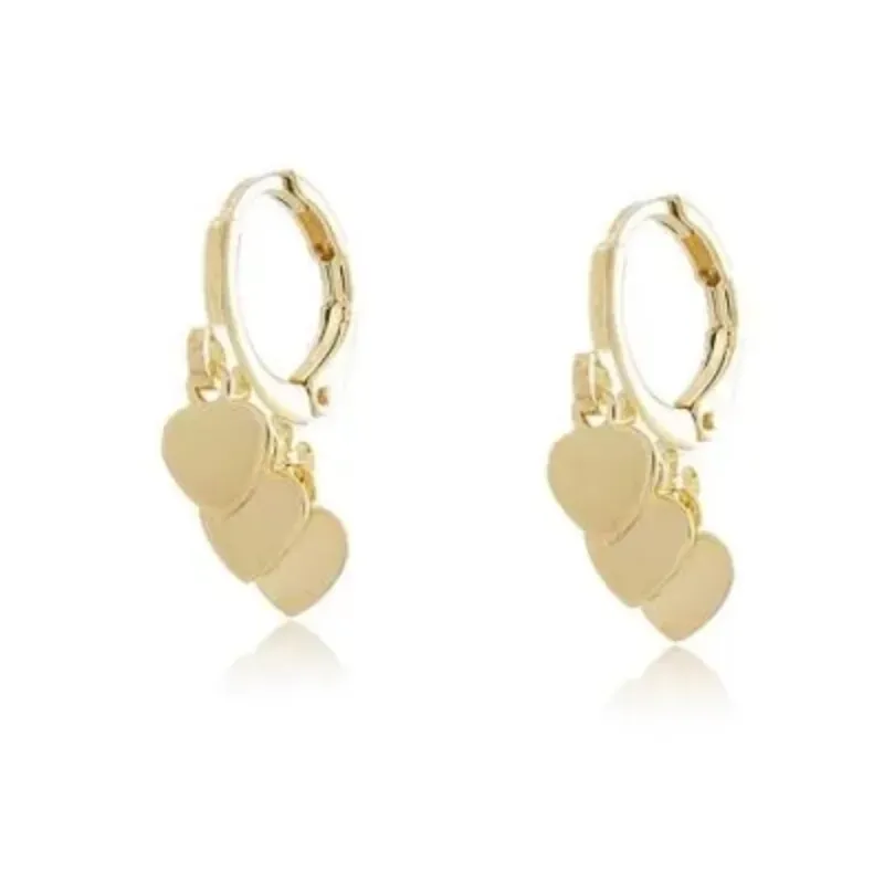 Brinco Argolinha com Pingente 3 Corações Banhado a Ouro 18k