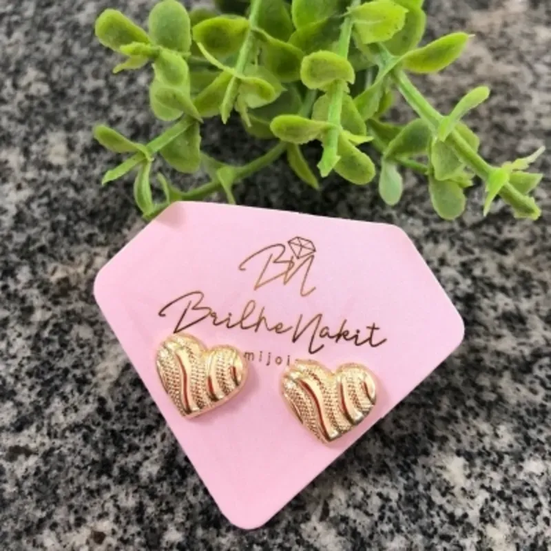 Brinco Coração com Detalhes P Banhado a Ouro 18k
