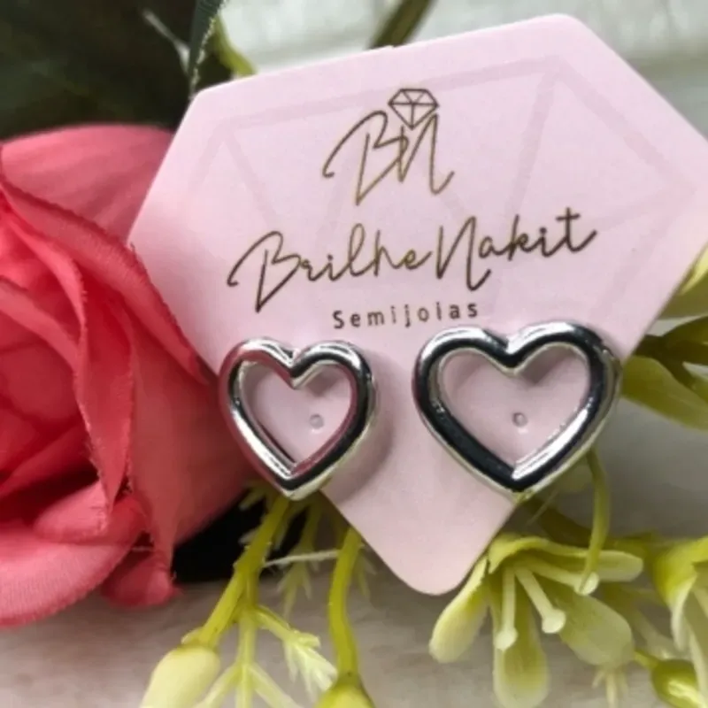 Brinco Coração P Vazado Banhado a Ródio
