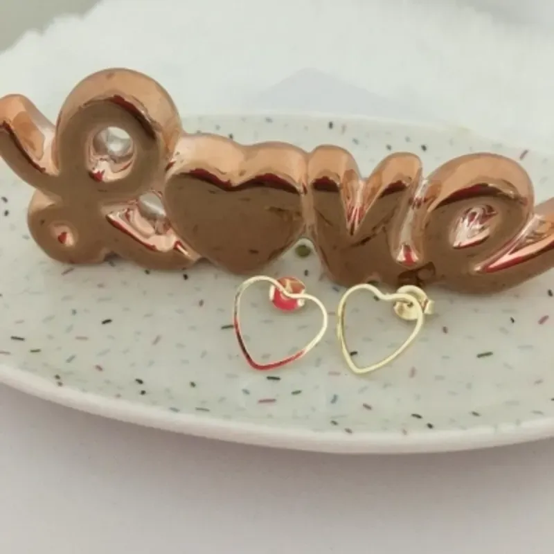 Brinco Coração Vazado Banhado a Ouro 18k