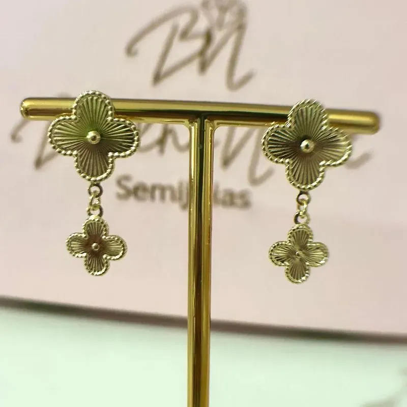 Brinco Trevo com Pingente Trevo Banhado a Ouro 18k