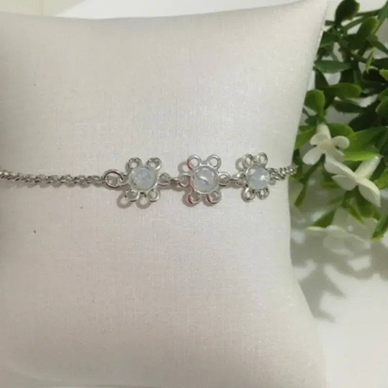 Pulseira Infantil Três Flores Banhada no Ródio Branco