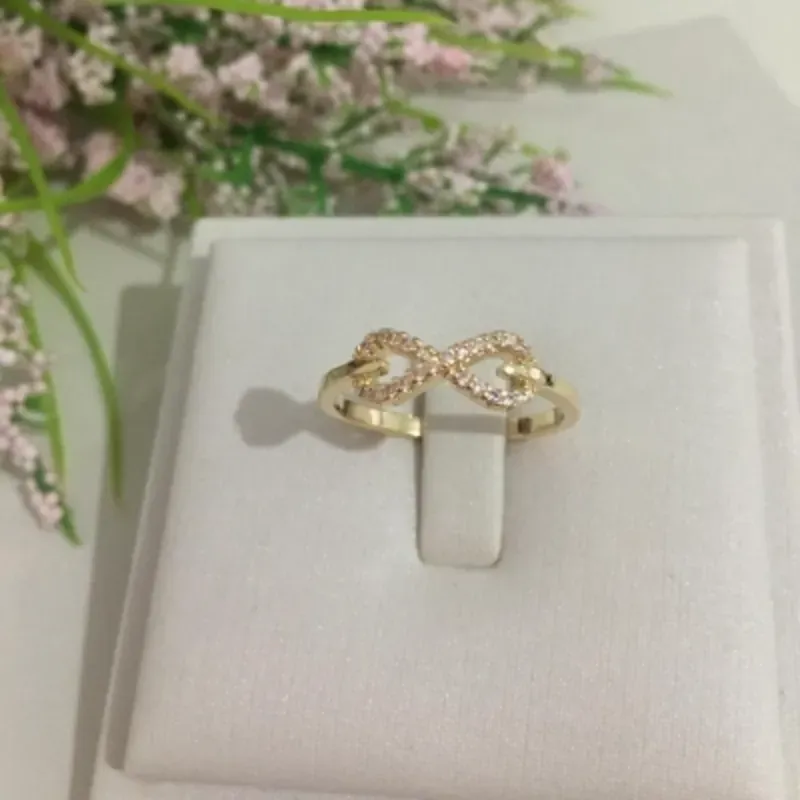 Anel Infinito Cravejado em Microzirconias Banhado a Ouro 18k