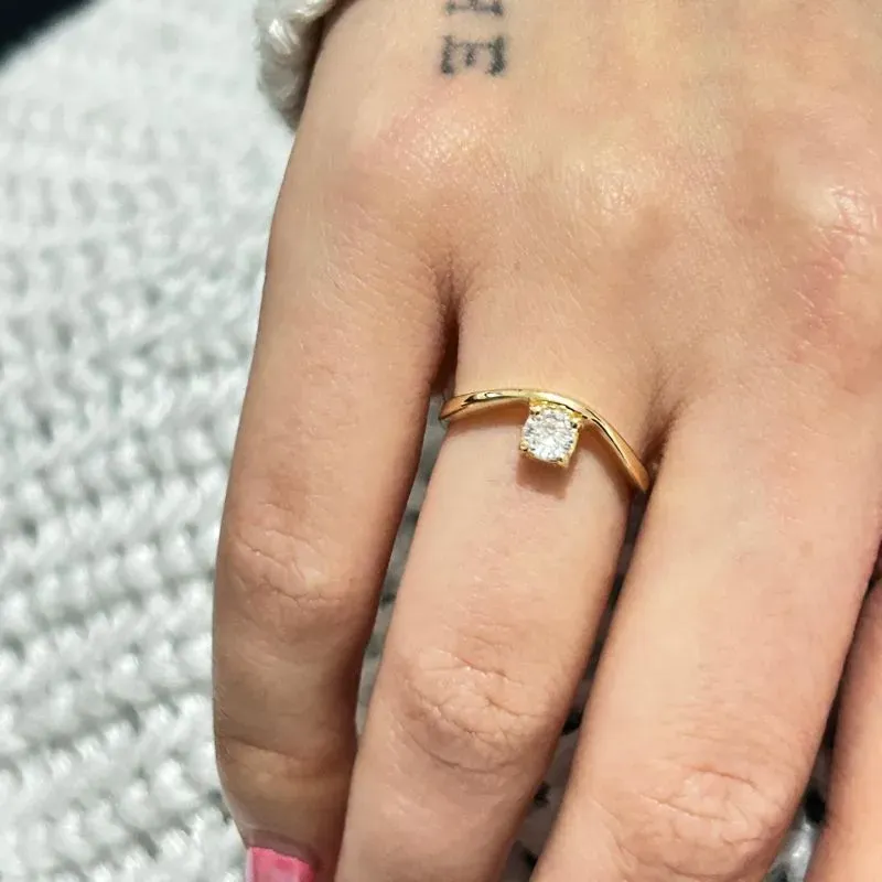 Anel com Pedra de Zircônia Banhado a Ouro 18k