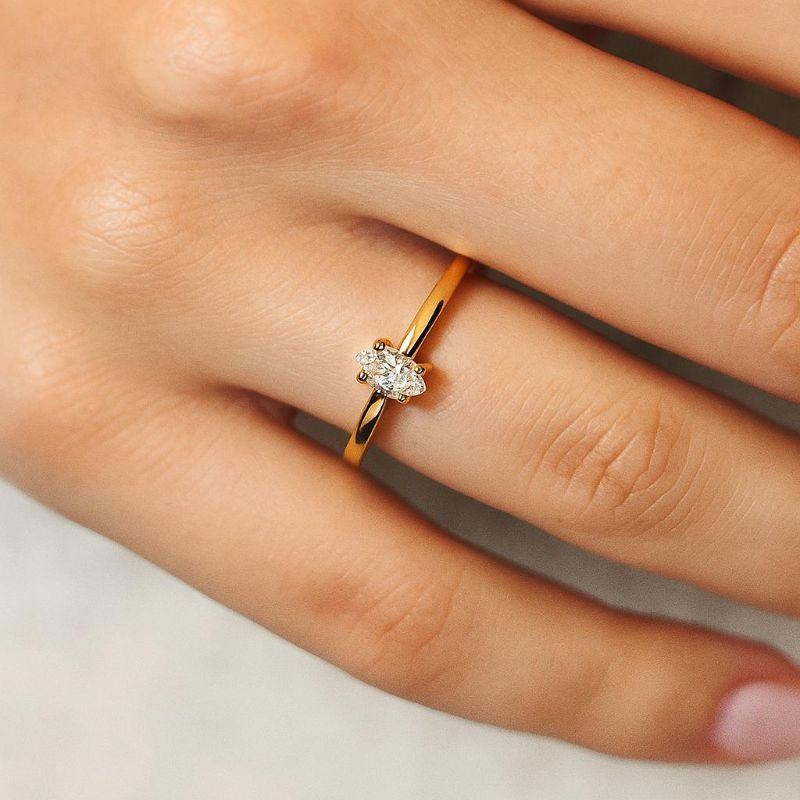 Anel com Pedra Oval Zircônia Banhada a Ouro 18k