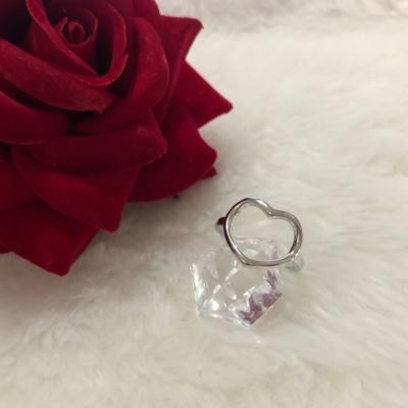 Anel Coração Vazado Banhado a Ródio Branco