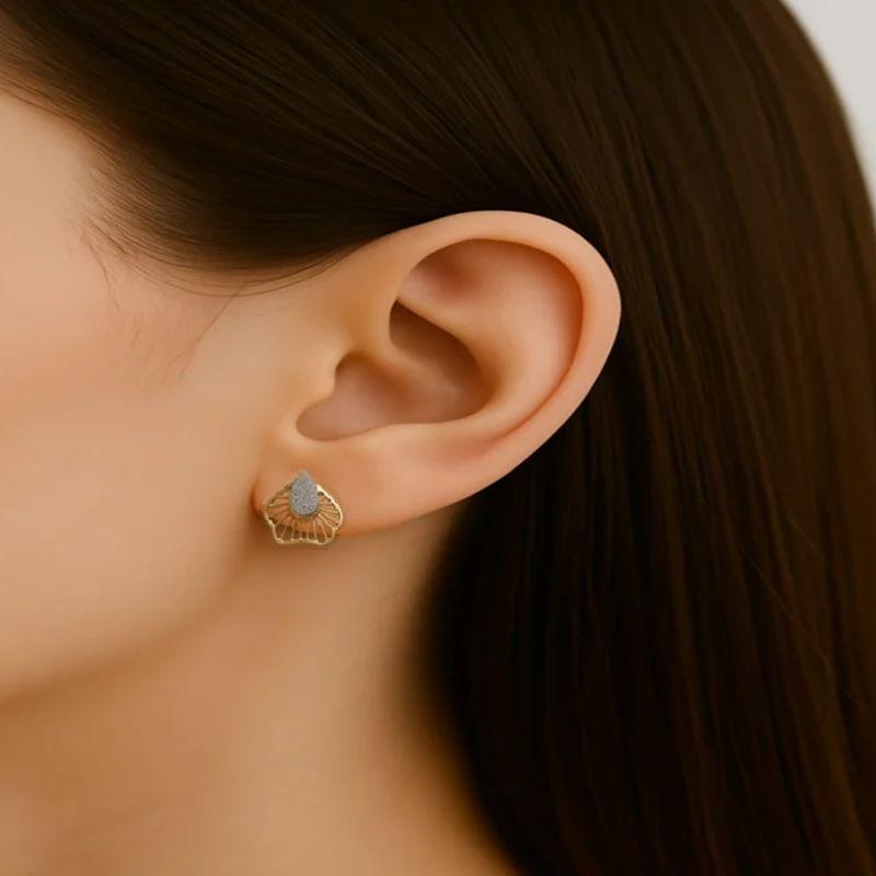 Brinco Trabalhado  com Aplique em Ródio Banhado em Ouro 18k