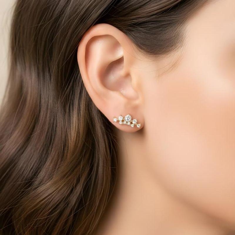 Brinco Coroa em Cristais Banhado a Ouro 18k