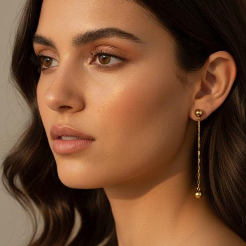 Brinco Bola Lisa com Corrente Banhado a Ouro 18k