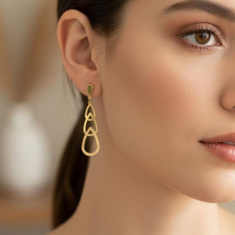 Brinco Gotas Vazadas Interlaçadas Banhado a Ouro 18k