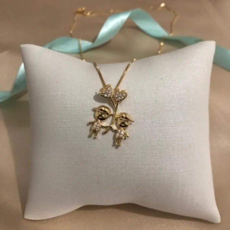 Colar Filhos 2 Meninos Segurando Balão 45cm Banhado a Ouro 18k