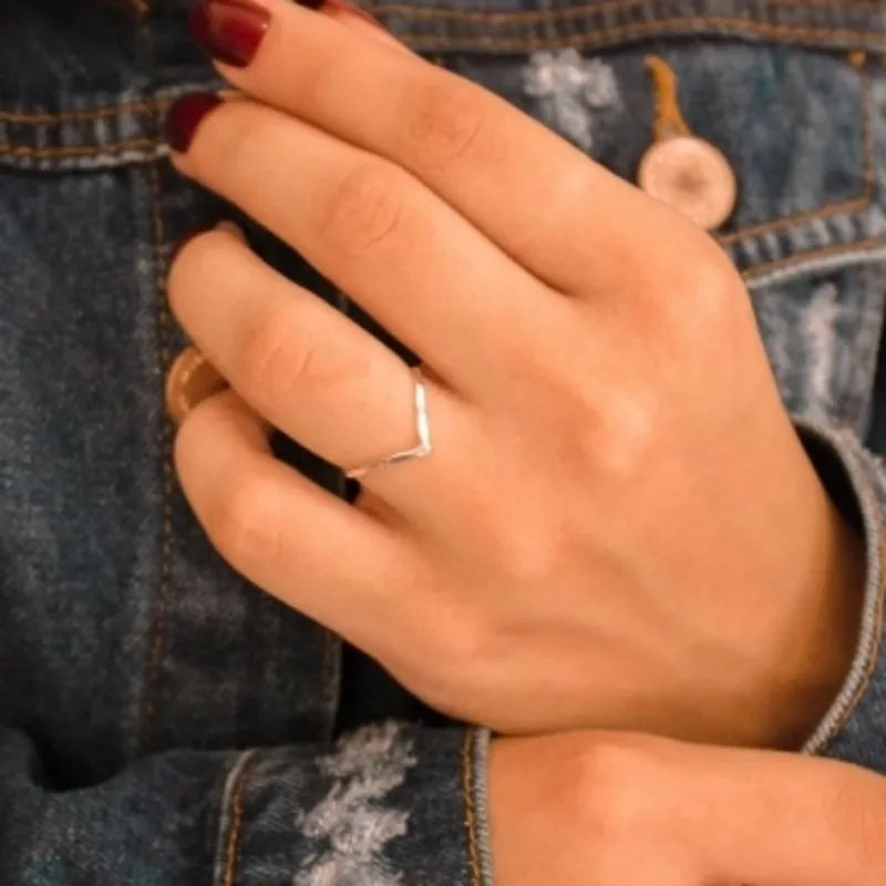 Anel Prata 925 Trabalhado em V