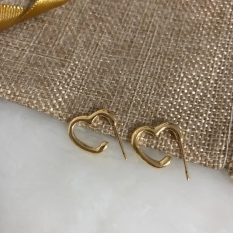 Brinco Argola Coração Pequeno Banhado a Ouro 18k