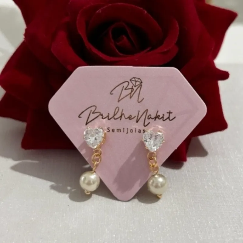 Brinco Coração Zircônia com Pingente Pérola Banhado a Ouro 18k