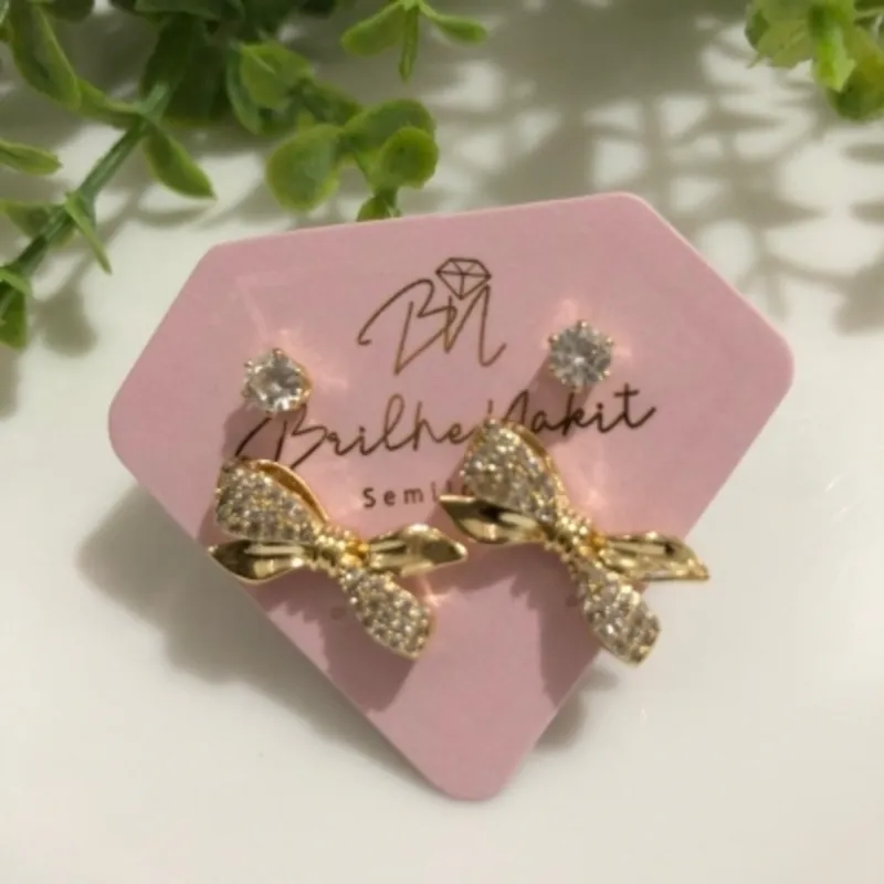 Brinco Dourado Duplo Lacinho com Ponto de Luz