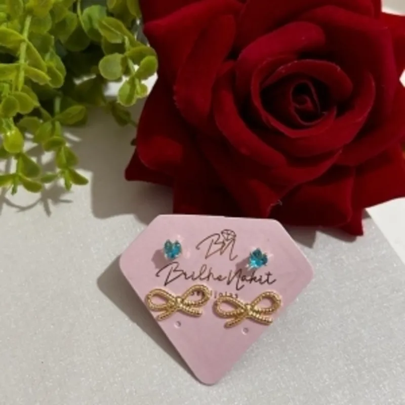 Brinco Duplo Laço e Coração Cristal Azul Bebê Banhado a Ouro 18k