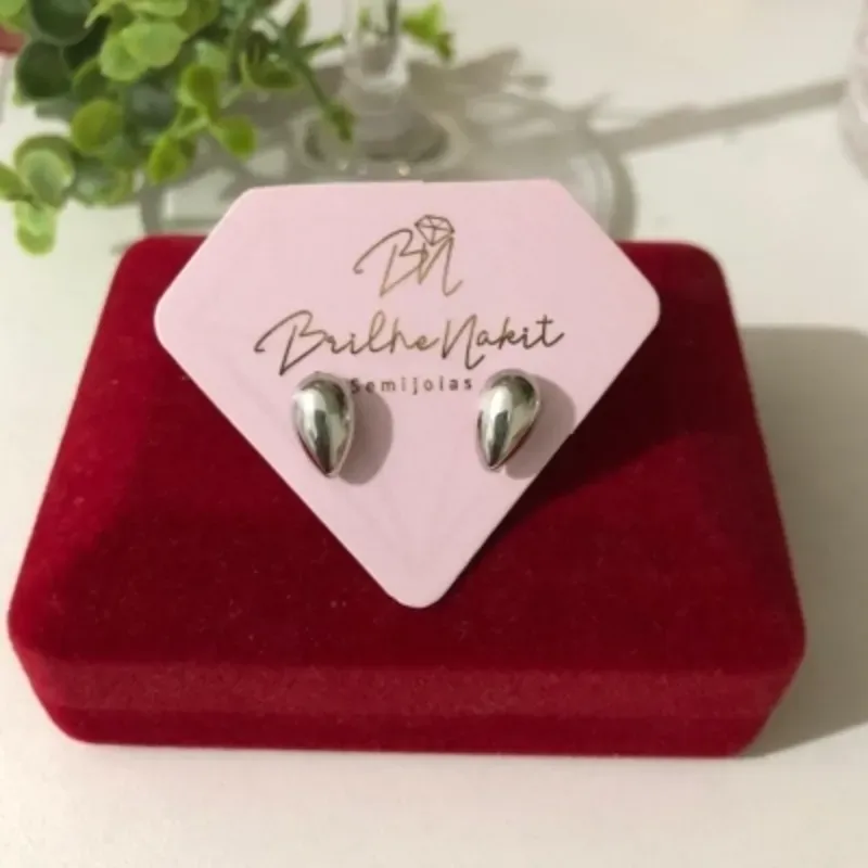 Brinco Gota Lisa P Banhada a Ródio Branco