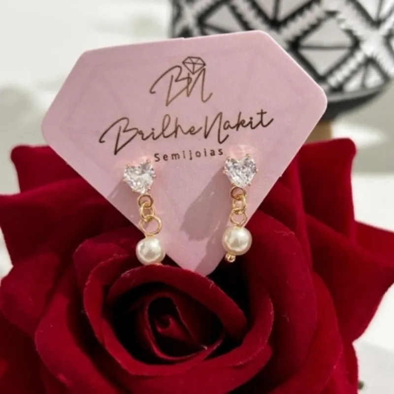 Brinco Infantil Coração Zircônia com Pingente Pérola Banhado a Ouro 18k