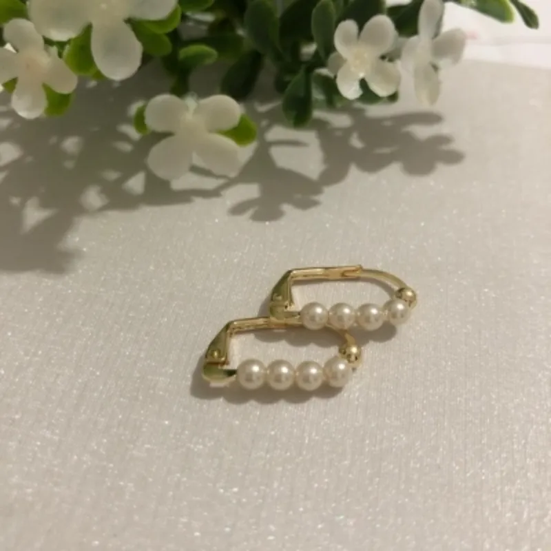 Brinco Tranqueta com Pérolas Banhado a Ouro 18k