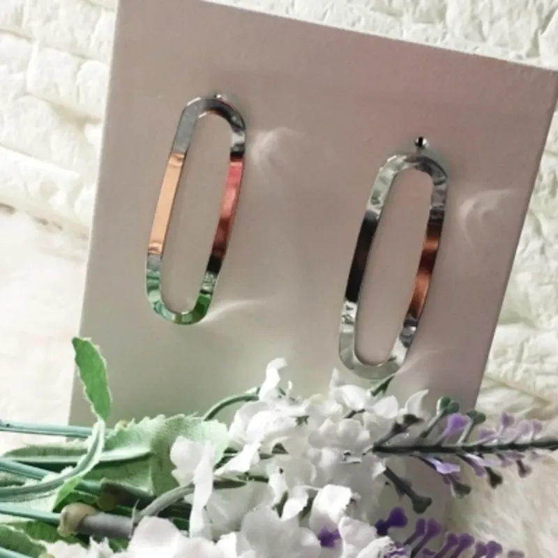 Brinco Zero Torcido Banhado a Ródio Branco