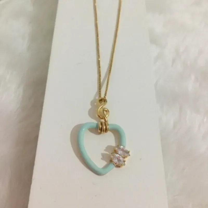 Colar Coração Esmaltado Verde Mint com 2 Pedras Zircônia 45cm + 5cm Extensor Banhado a Ouro 18k