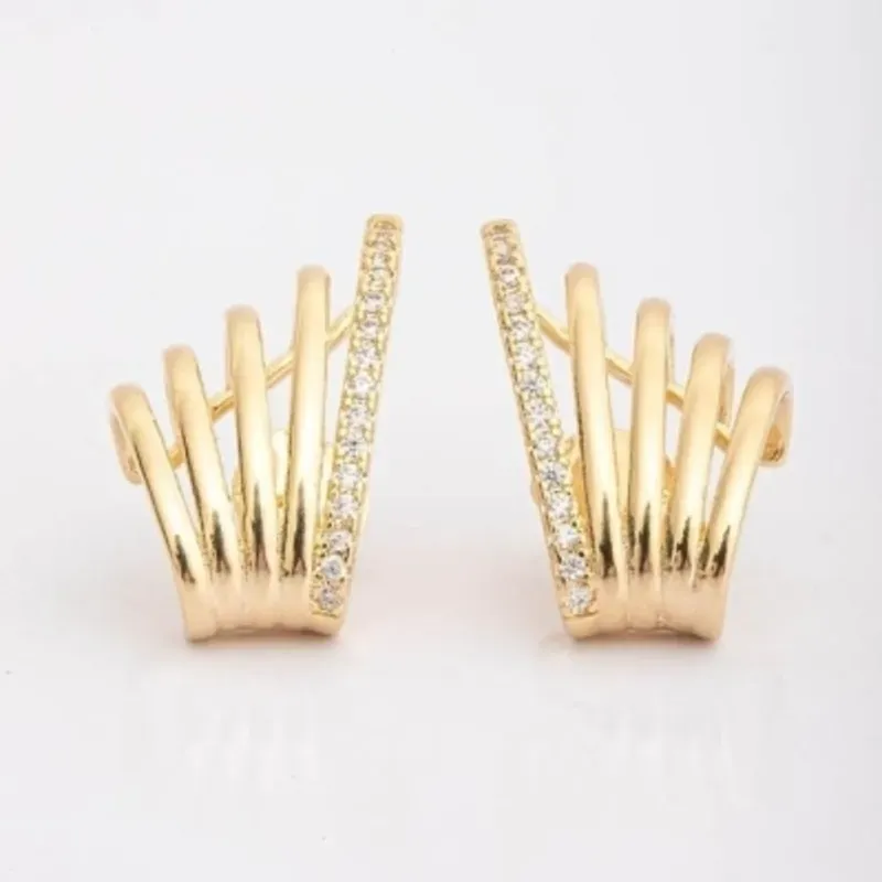 Brinco de Luxo Earcuff com Uma Linha Cravejada Banhado a Ouro 18k