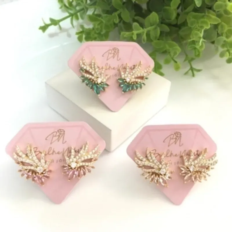 Brinco Dourado Eaf Cuff Asas Cravejadas mais Navetes