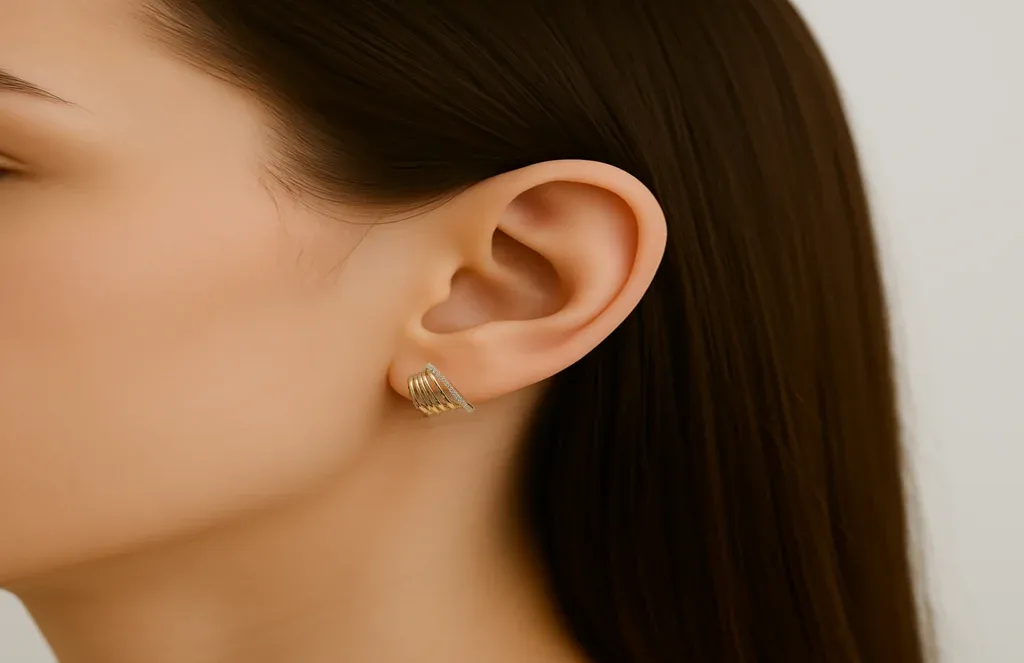 Brinco de Luxo Earcuff com Uma Linha Cravejada Banhado a Ouro 18k