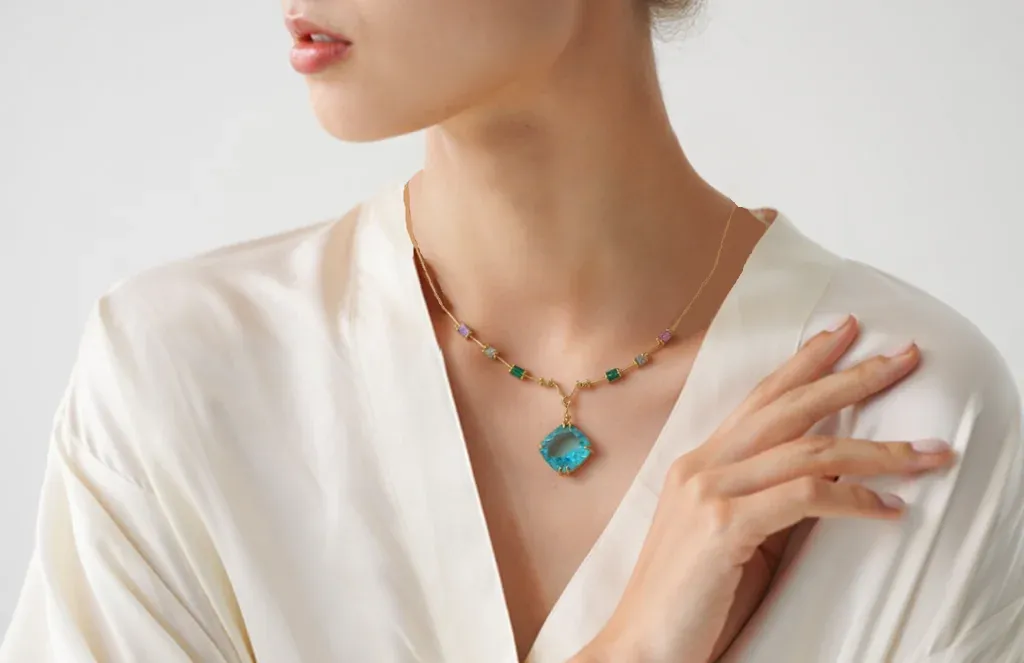 Colar Gravata Pedra Turmalina e Pedraria Color 50cm Banhado a Ouro 18k