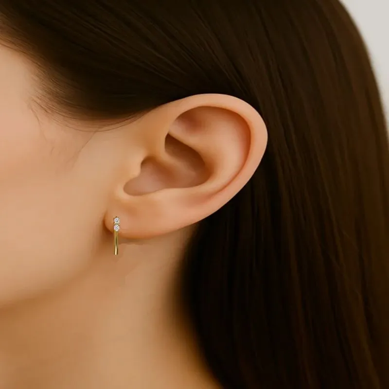 Brinco Palito com Duas Zircônias Banhado a Ouro 18k