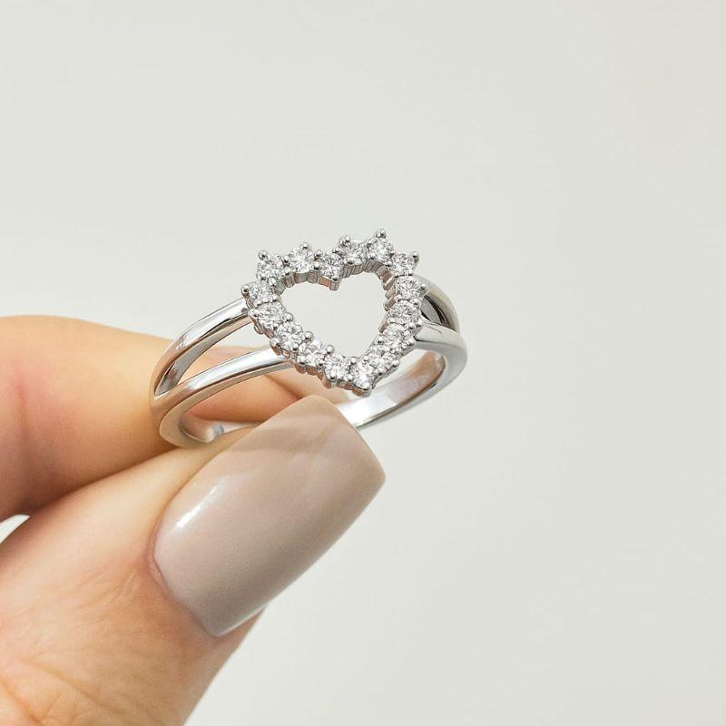 Anel Coração Vazado Cravejado em Zircônia com Dois Aros Banhado a Ródio Branco