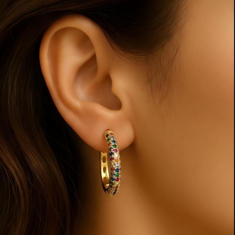 Brinco Argola Oval Cravejada em Zircônias Color Banhado a Ouro 18k