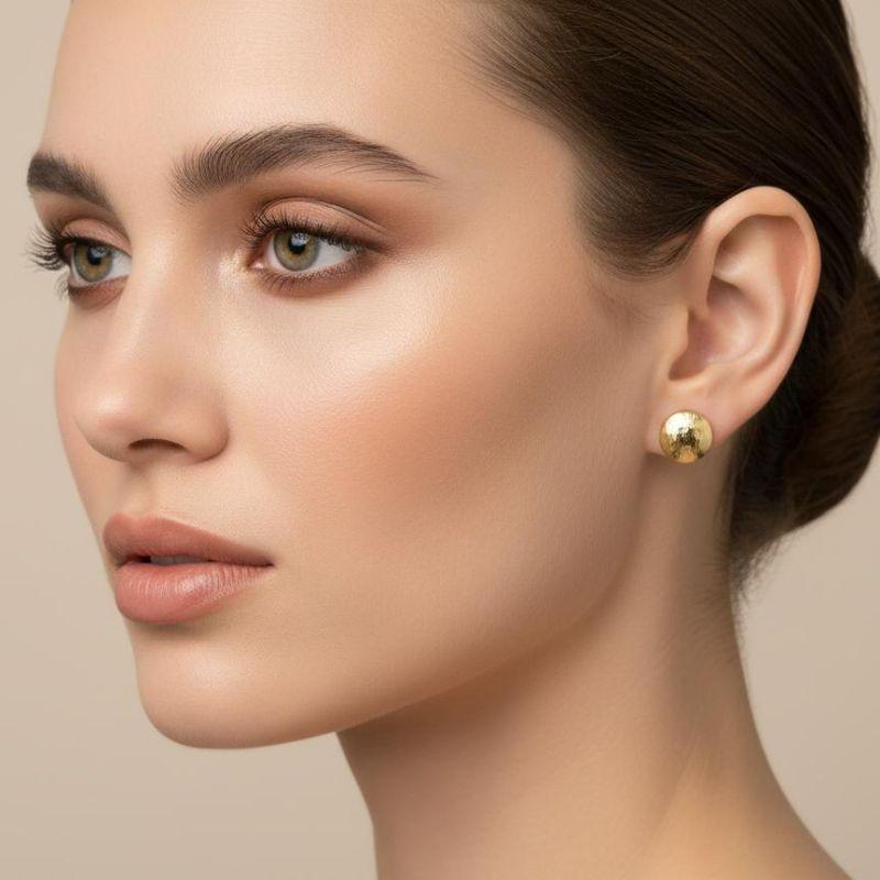 Brinco Botão com Efeito Riscado 12mm Banhado a Ouro 18k