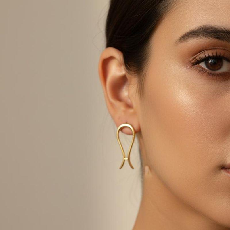 Brinco Nakit Liso Banhado a Ouro 18k