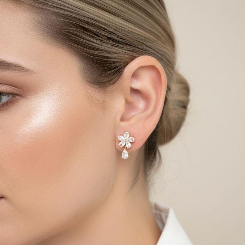 Brinco Flor em Cristais com Gota de Zirconia Banhado a Ouro 18k