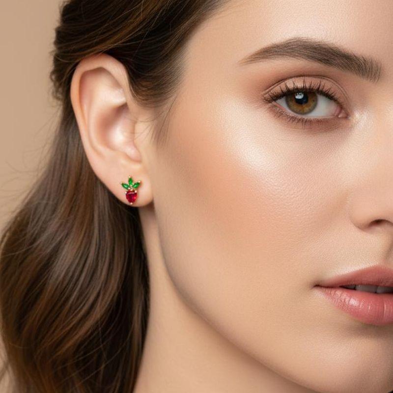 Brinco Moranguinho em Cristais Banhado a Ouro 18k