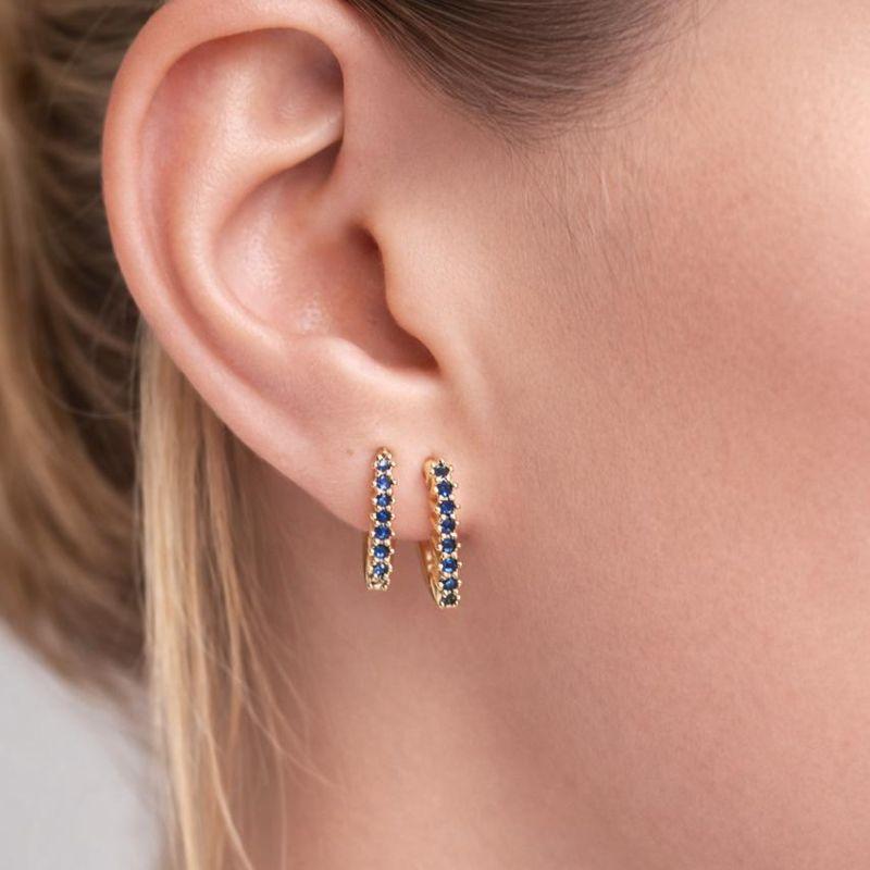 Brinco Duplo Meia Argolinha  Coração Cravejada em Zircônia Safira Banhada a Ouro 18k