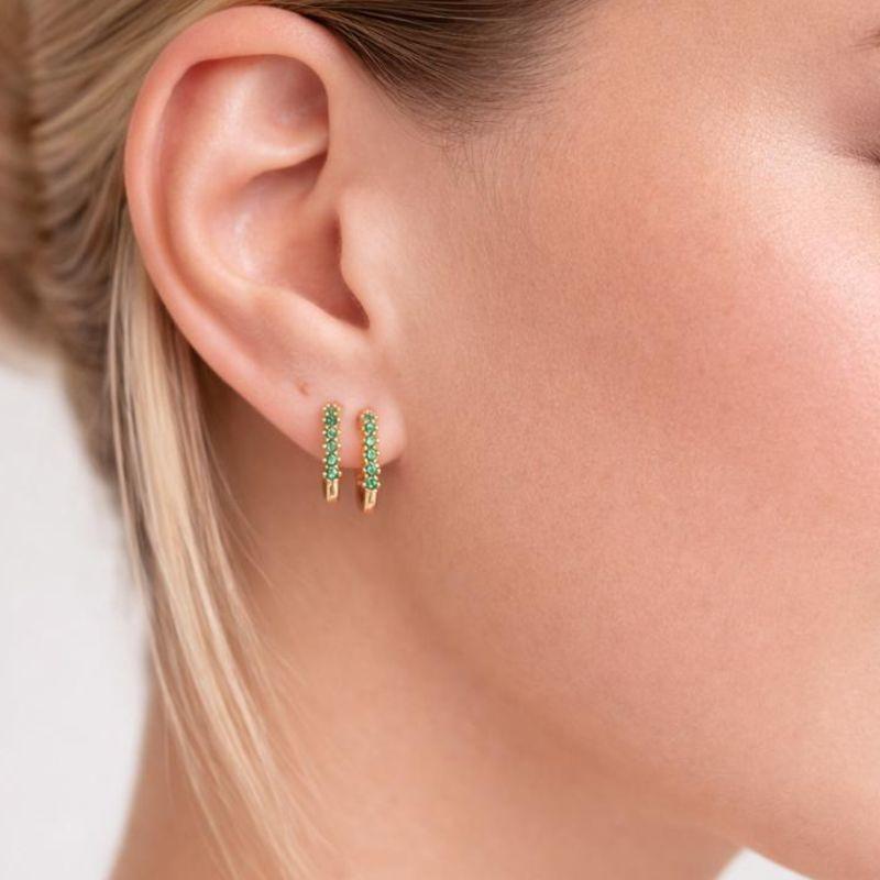 Brinco Duplo Meia Argolinha Oval Cravejada em Quartzo Verde Banhada a Ouro 18k