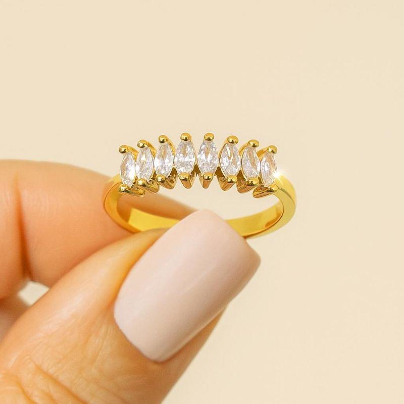 Anel Meia Aliança com Zircônias Navete Banhado a Ouro 18k